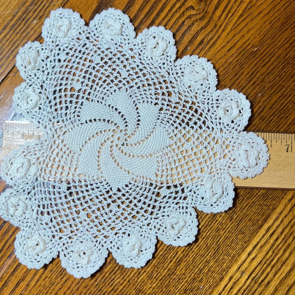Handmade‎ Ivory Heart Doily Crochet Vintage Floral Grandmacore Cottage Victorian